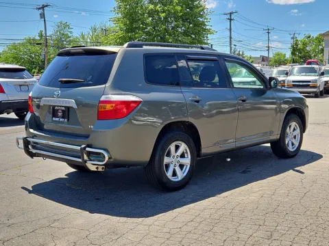 More photos of 2008 Toyota Highlander at Smart Buy Auto Sales, CT