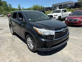 Another view of 2014 Toyota Highlander LE V6 for sale in Meriden, CT at Smart Buy Auto Sales