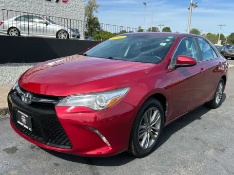 Red 2015 Toyota Camry SE for sale in Meriden, CT