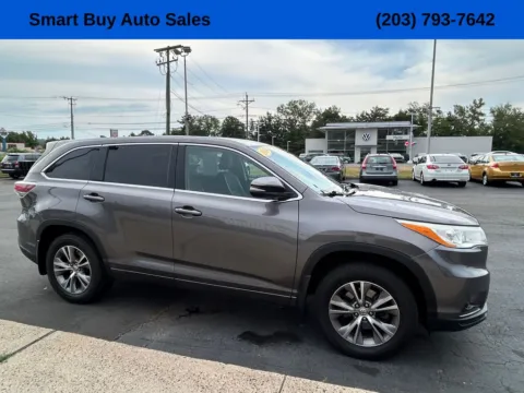 More photos of 2014 Toyota Highlander LE Plus V6 at Smart Buy Auto Sales, CT