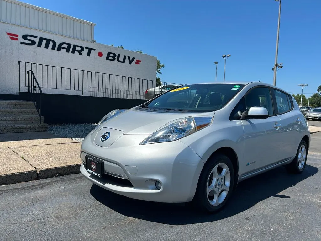 Silver 2013 Nissan Leaf SV for sale in Meriden, CT