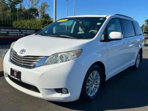 White 2014 Toyota Sienna XLE for sale in Meriden, CT