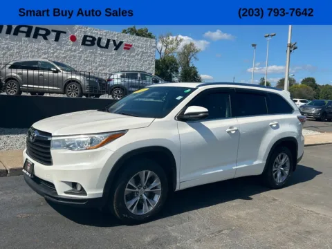 Photos of 2015 Toyota Highlander XLE V6 for sale in Meriden, CT at Smart Buy Auto Sales