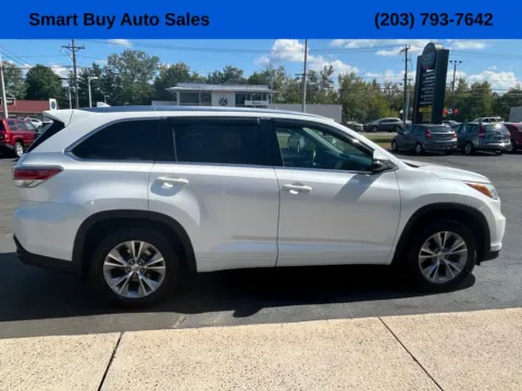 More photos of 2015 Toyota Highlander XLE V6 at Smart Buy Auto Sales, CT