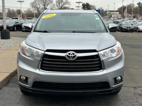 Another view of 2016 Toyota Highlander XLE V6 for sale in Meriden, CT at Smart Buy Auto Sales