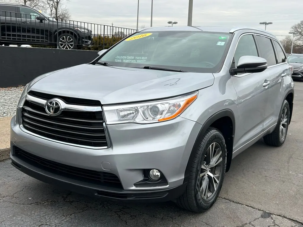 2016 Toyota Highlander XLE V6 for sale in Meriden, CT