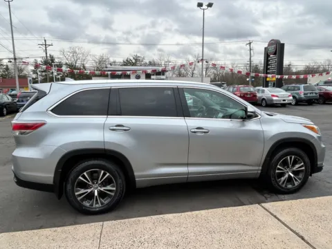 More photos of 2016 Toyota Highlander XLE V6 at Smart Buy Auto Sales, CT