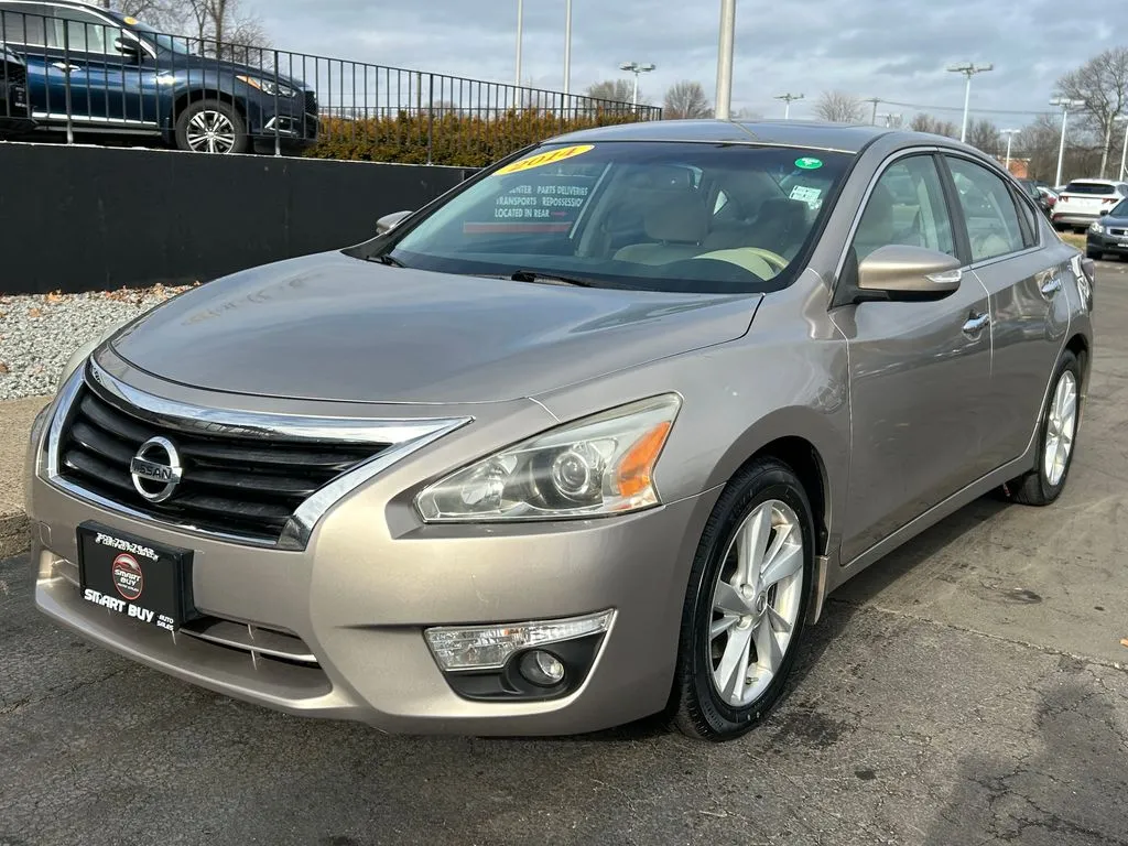 2014 Nissan Altima SV's photo