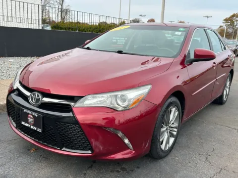 Red 2017 Toyota Camry SE for sale in Meriden, CT