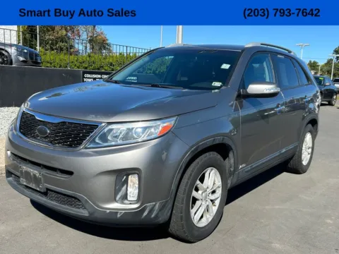 Silver 2014 Kia Sorento LX for sale in Meriden, CT