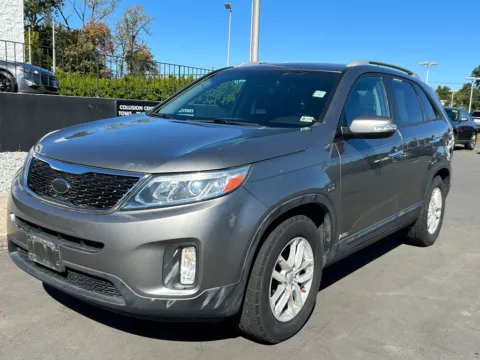 Silver 2014 Kia Sorento LX for sale in Meriden, CT
