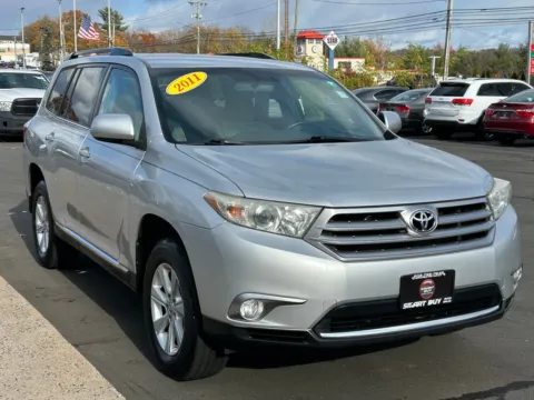 More photos of 2011 Toyota Highlander at Smart Buy Auto Sales, CT