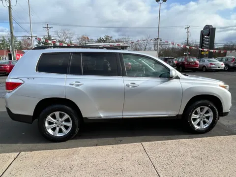 More photos of 2011 Toyota Highlander at Smart Buy Auto Sales, CT