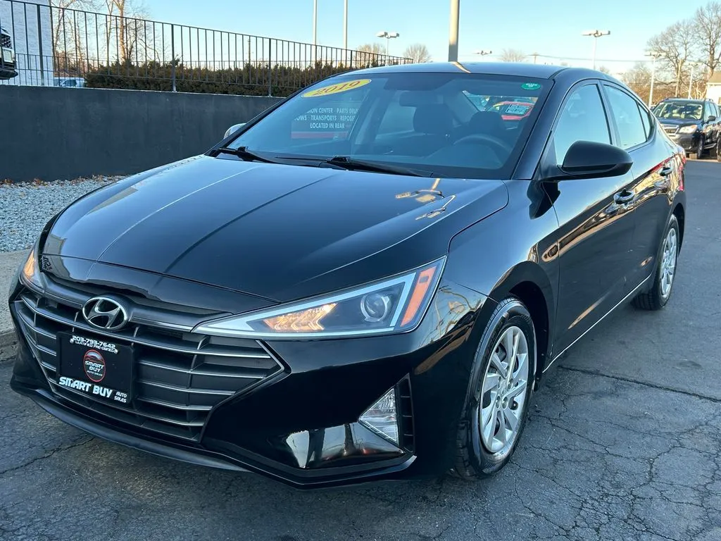2019 Hyundai Elantra SE's photo