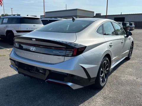 More photos of 2025 Hyundai Sonata SEL at ALM Hyundai Athens, GA