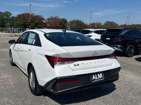 Another view of 2025 Hyundai Elantra SE for sale in Athens, GA at ALM Hyundai Athens