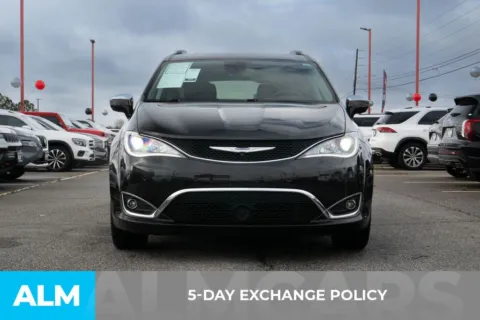 More photos of 2017 Chrysler Pacifica Limited at ALM Hyundai Athens, GA