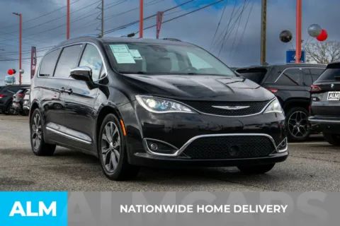 More photos of 2017 Chrysler Pacifica Limited at ALM Hyundai Athens, GA