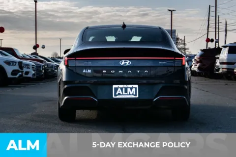 More photos of 2024 Hyundai Sonata SEL at ALM Hyundai Athens, GA
