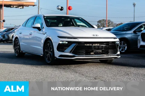 More photos of 2024 Hyundai Sonata SEL at ALM Hyundai Athens, GA