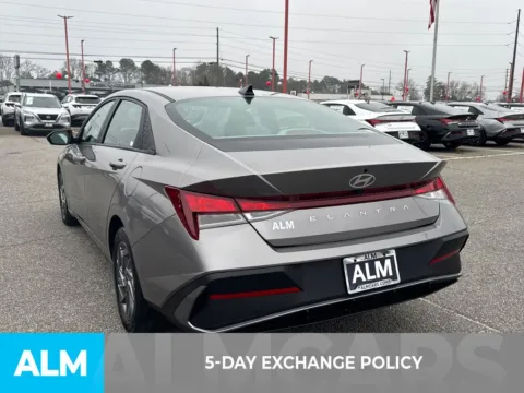 More photos of 2024 Hyundai Elantra SEL at ALM Hyundai Athens, GA