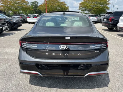 More photos of 2025 Hyundai Sonata Hybrid Limited at ALM Hyundai Athens, GA