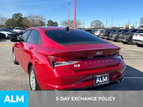 More photos of 2022 Hyundai Elantra SE at ALM Hyundai Athens, GA