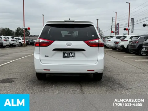 More photos of 2020 Toyota Sienna L at ALM Hyundai Athens, GA