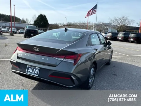 More photos of 2024 Hyundai Elantra SEL at ALM Hyundai Athens, GA