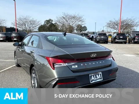 Another view of 2024 Hyundai Elantra SEL for sale in Athens, GA at ALM Hyundai Athens