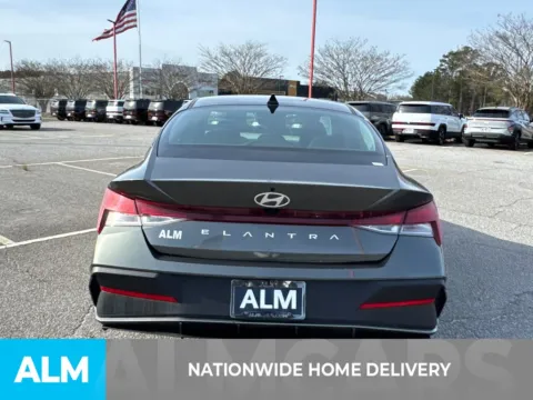 More photos of 2024 Hyundai Elantra SEL at ALM Hyundai Athens, GA