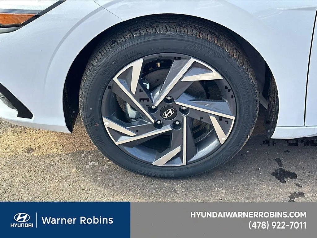 2025 Hyundai Elantra SEL - Photo 10