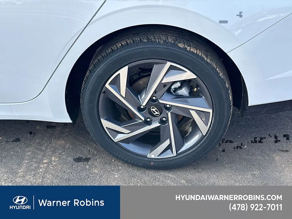 2025 Hyundai Elantra SEL - Photo 18