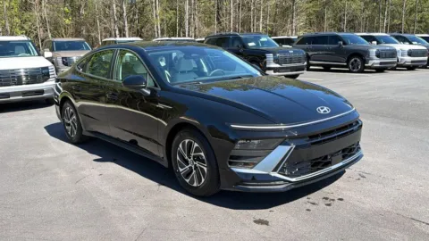 Another view of 2026 Hyundai Sonata Hybrid Blue for sale in Athens, GA at ALM Hyundai Athens