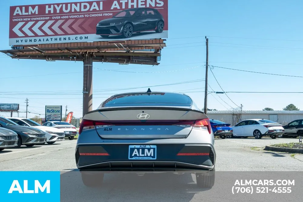 2025 Hyundai Elantra SEL - Photo 10