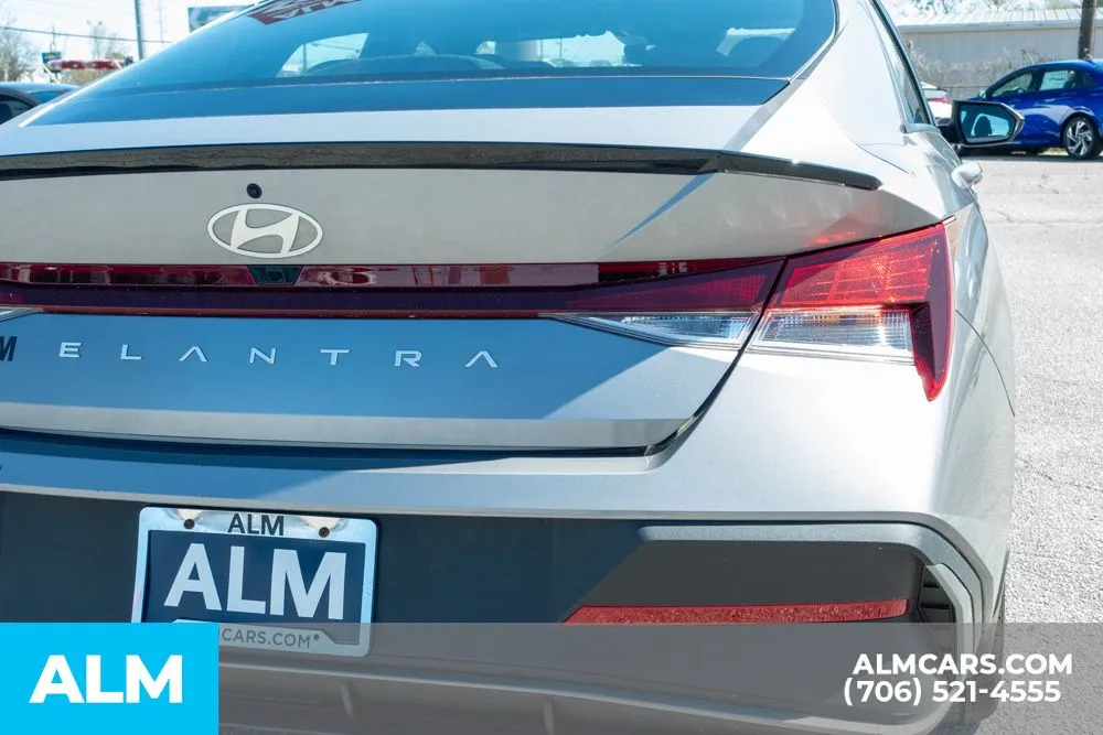 2025 Hyundai Elantra SEL - Photo 11