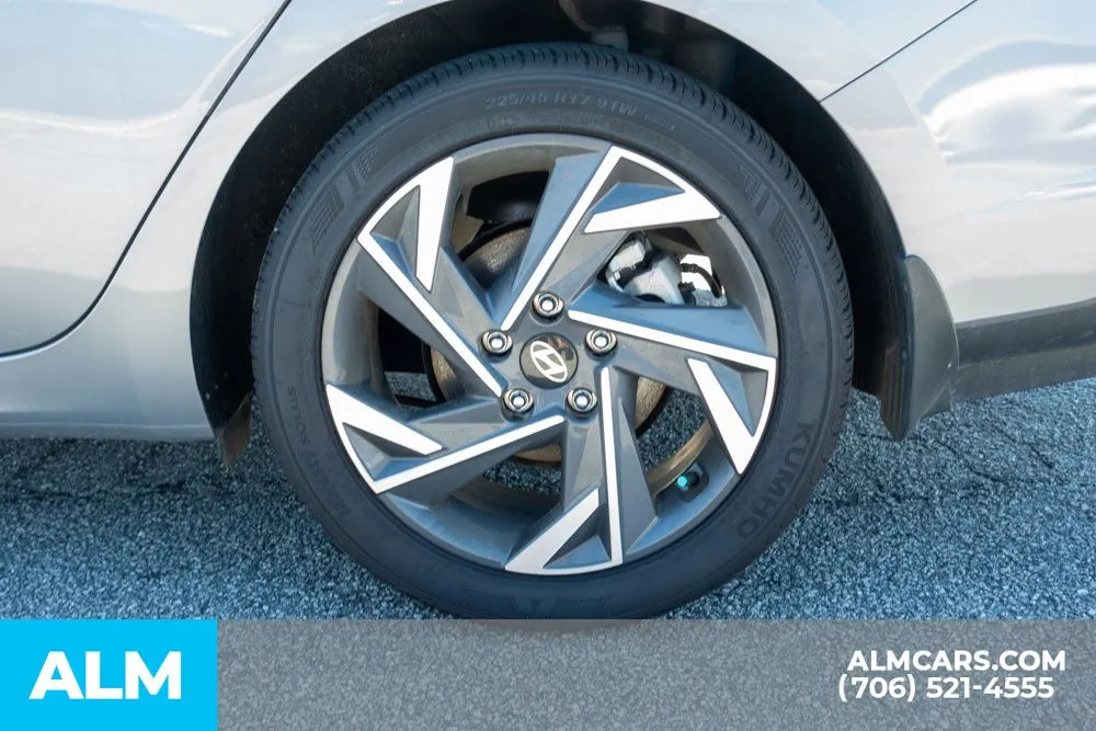 2025 Hyundai Elantra SEL - Photo 16