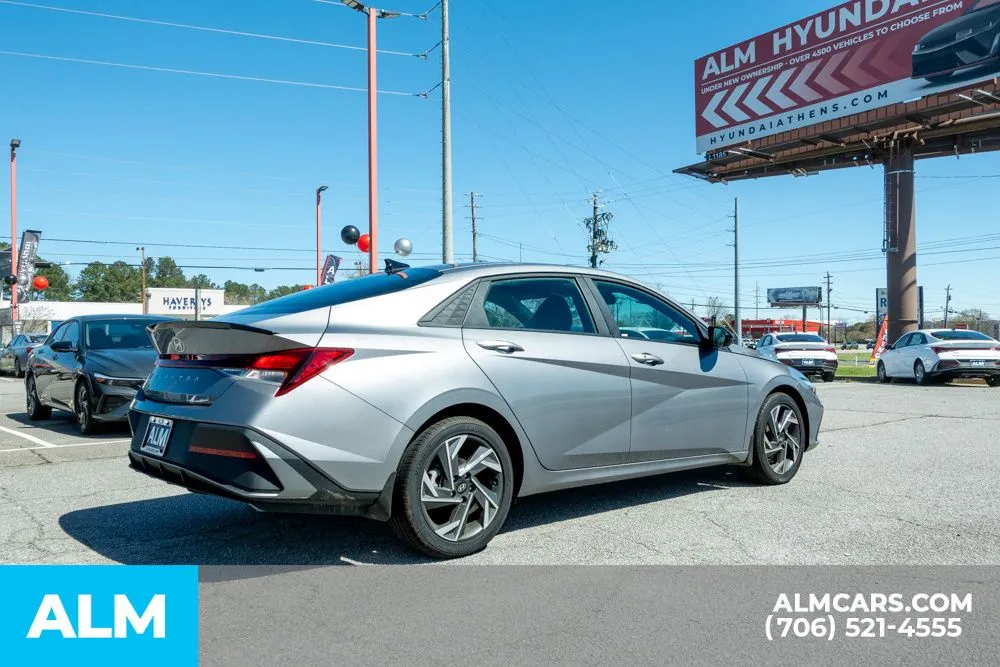 2025 Hyundai Elantra SEL - Photo 6