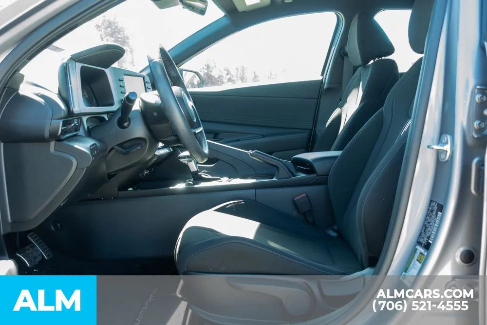 2025 Hyundai Elantra SEL - Photo 17