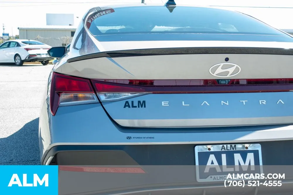 2025 Hyundai Elantra SEL - Photo 12