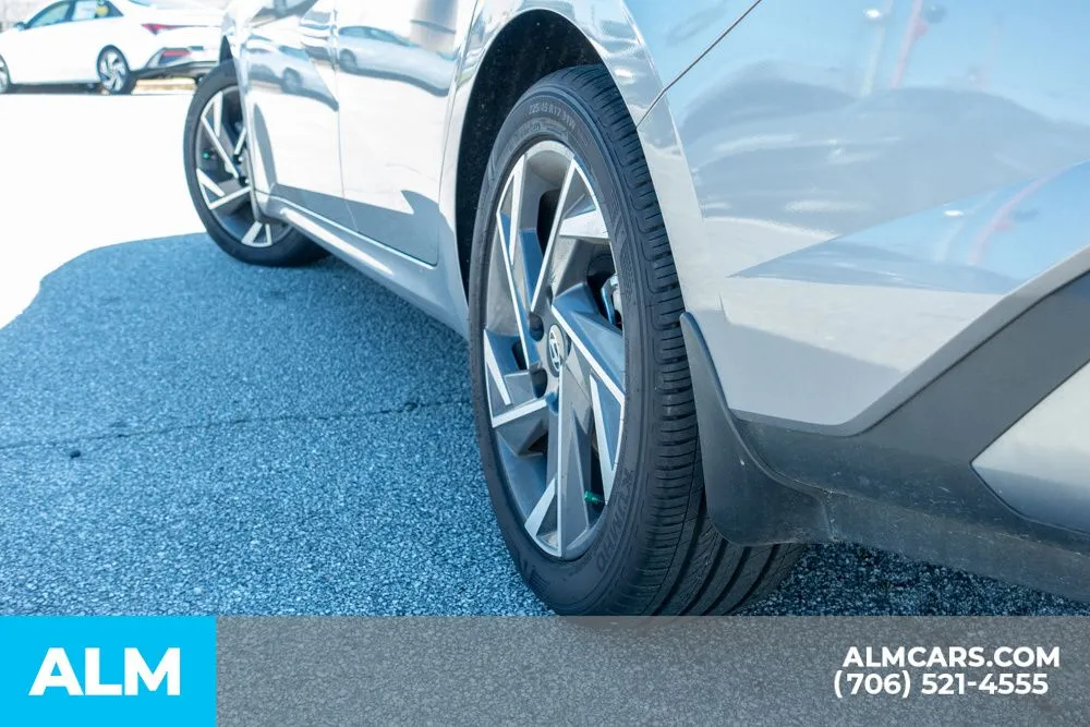 2025 Hyundai Elantra SEL - Photo 15
