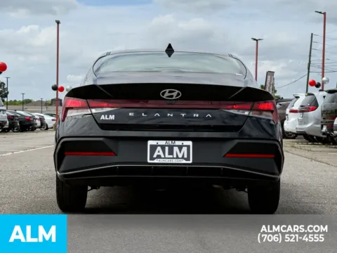 More photos of 2024 Hyundai Elantra SEL at ALM Hyundai Athens, GA