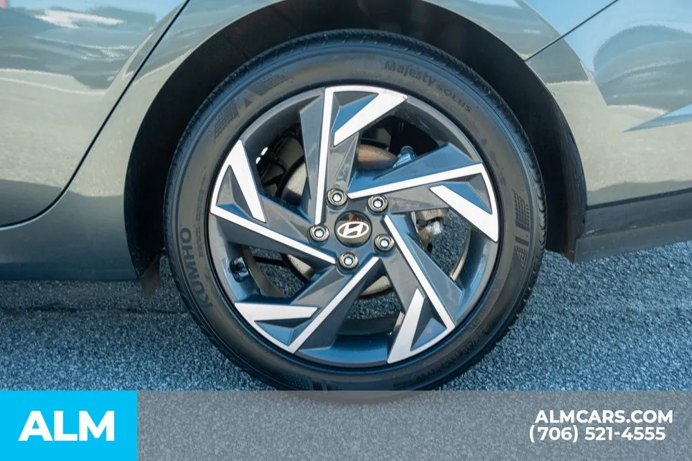 2025 Hyundai Elantra SEL - Photo 16