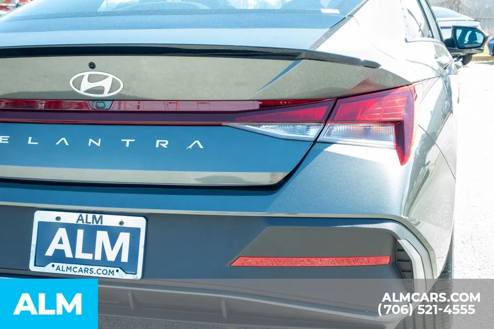 2025 Hyundai Elantra SEL - Photo 11
