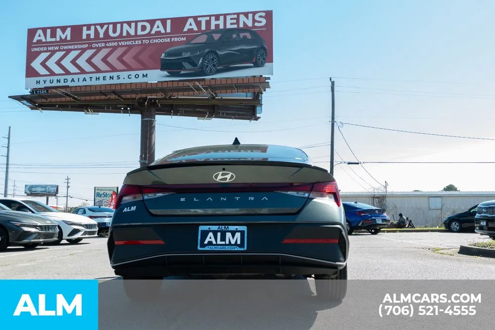 2025 Hyundai Elantra SEL - Photo 10