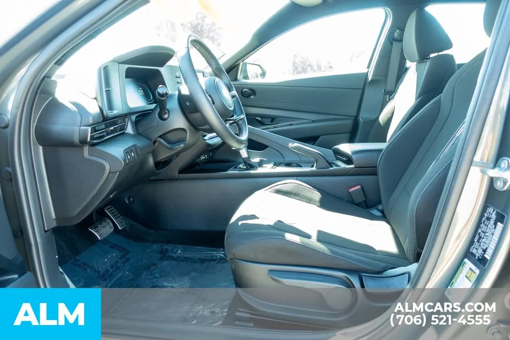 2025 Hyundai Elantra SEL - Photo 17