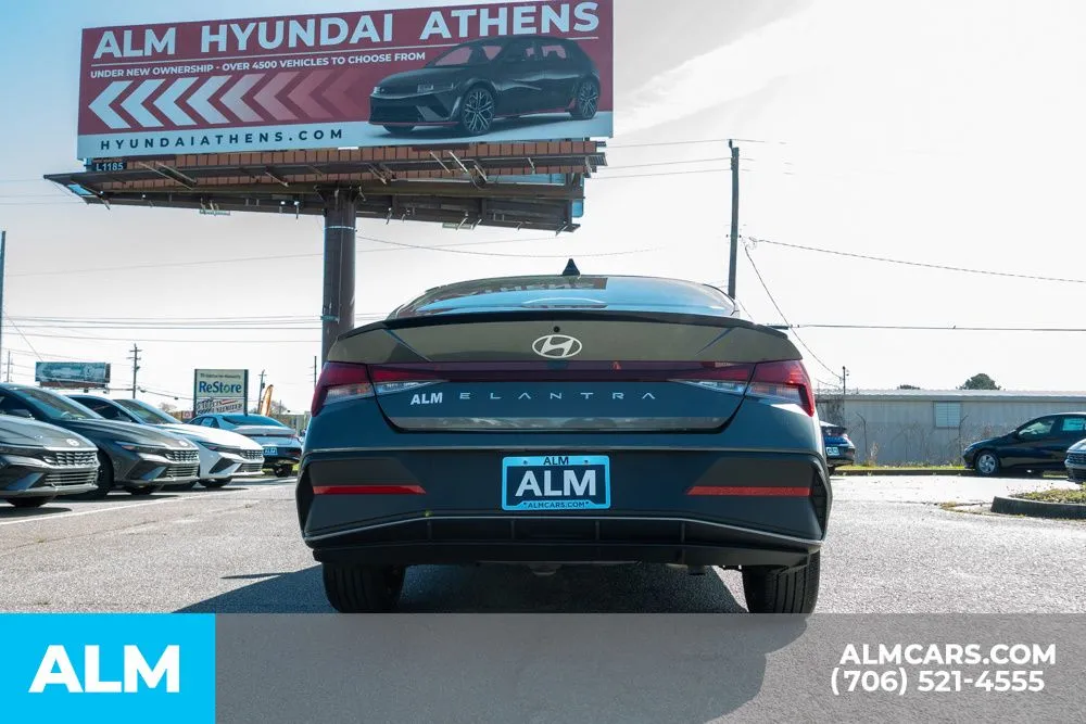 2025 Hyundai Elantra SEL - Photo 10