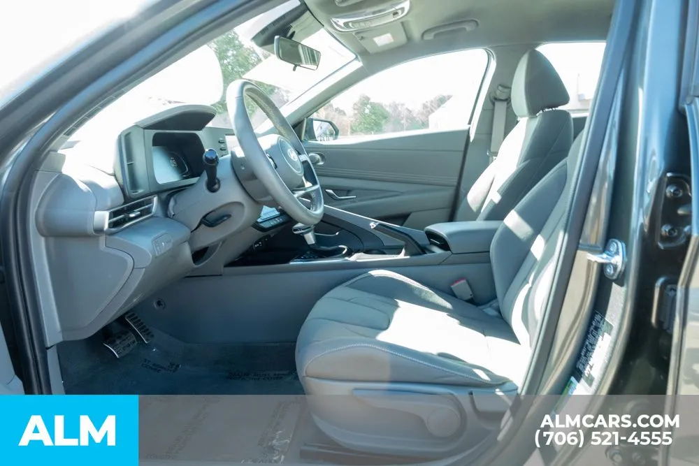 2025 Hyundai Elantra SEL - Photo 17