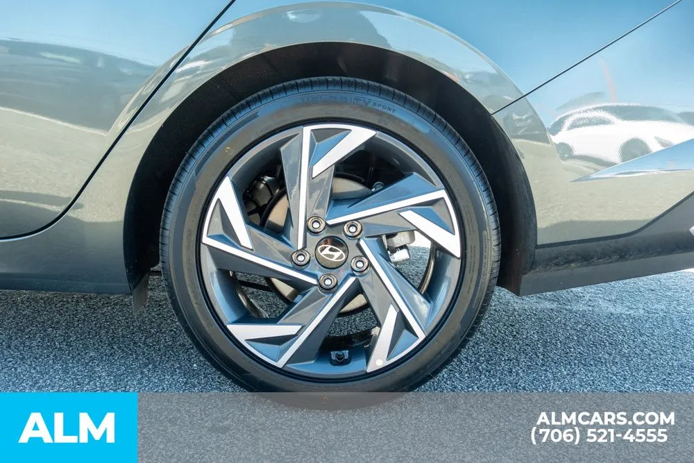 2025 Hyundai Elantra SEL - Photo 16