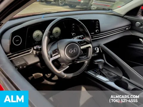 More photos of 2021 Hyundai Elantra SEL at ALM Hyundai Athens, GA